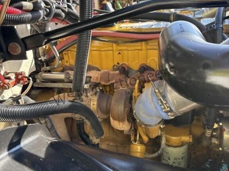 2004-freightliner-fl70-image-12