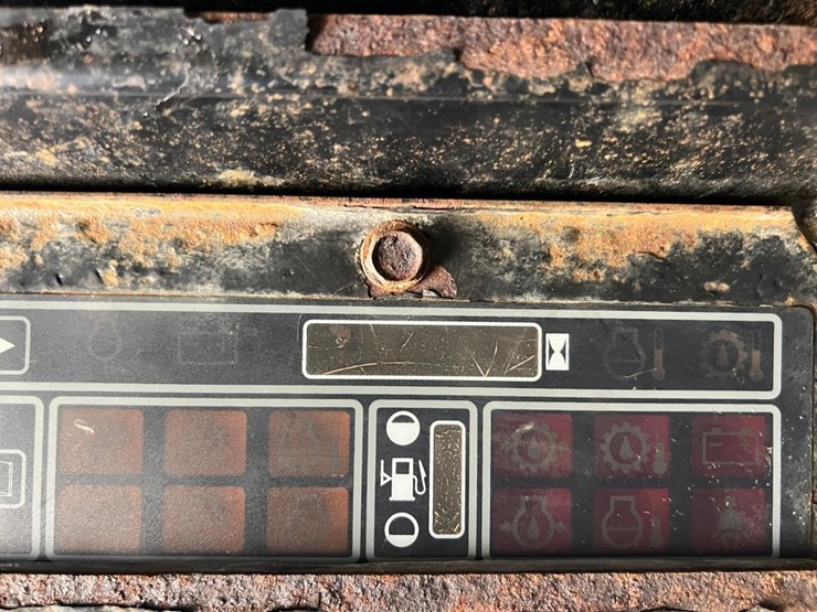 new-holland-lx885-image-19