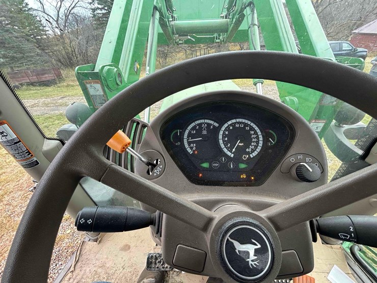 2013-john-deere-6150r-image-39