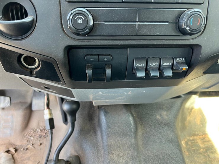 2015-ford-f350-image-33