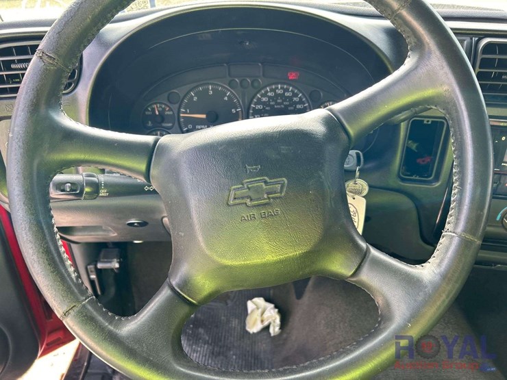 2002-chevrolet-s10-image-13