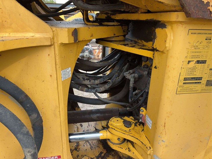 komatsu-wa380-image-12