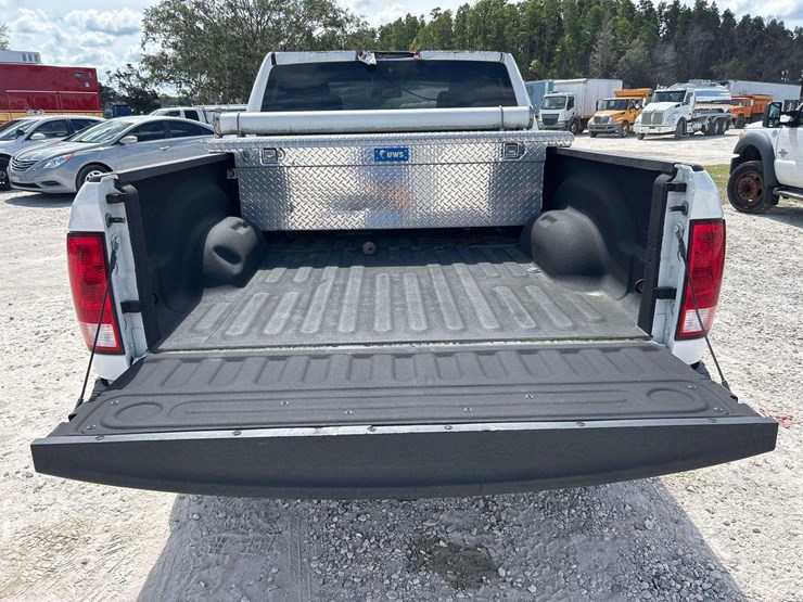 2019-ram-1500-classic-image-21