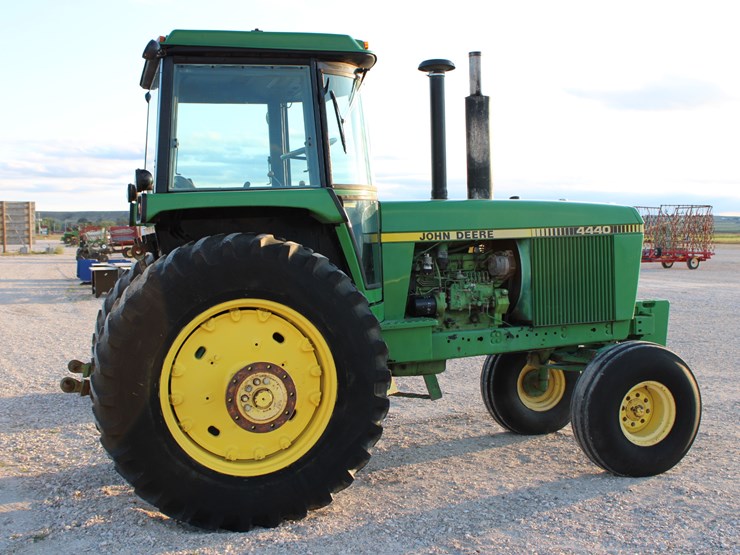 john-deere-4440-image-12