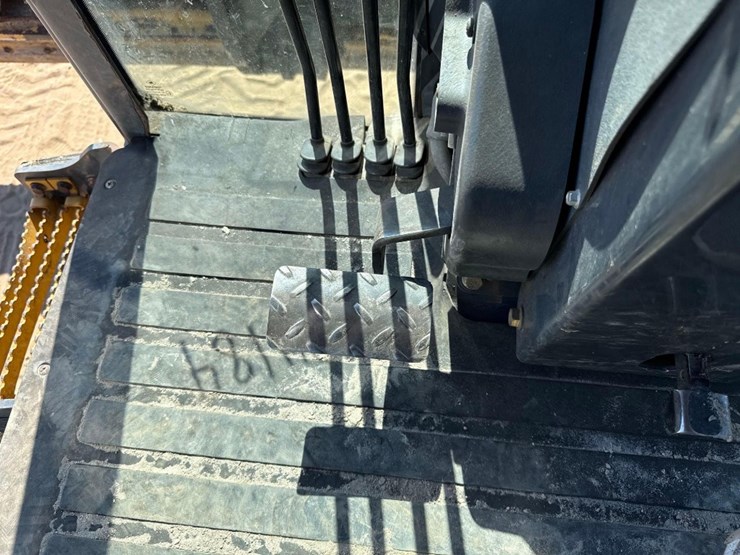 2014-deere-672g-image-30