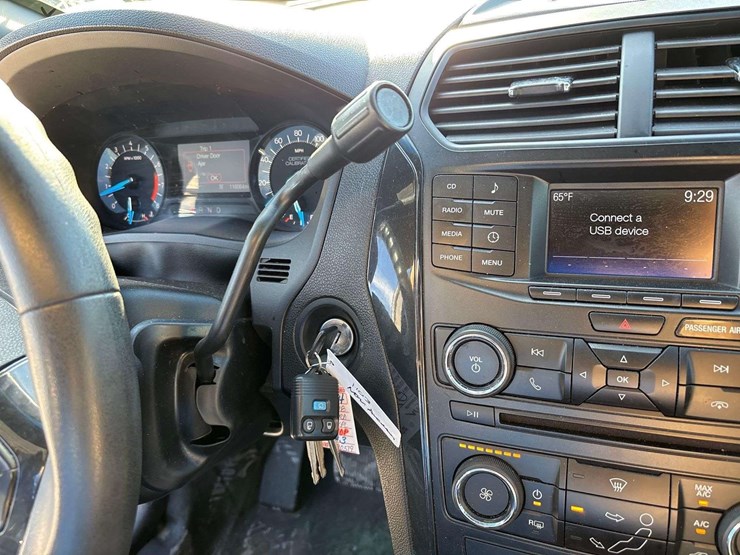 2018-ford-explorer-image-15