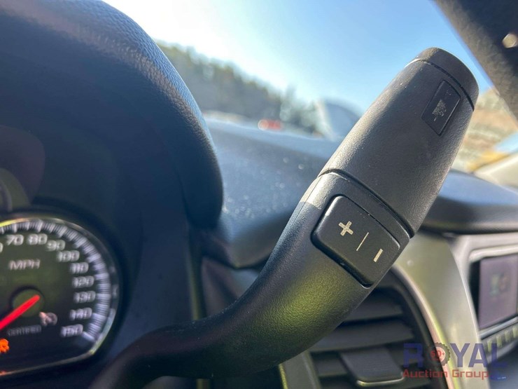 2015-cheverolet-tahoe-suv-image-17