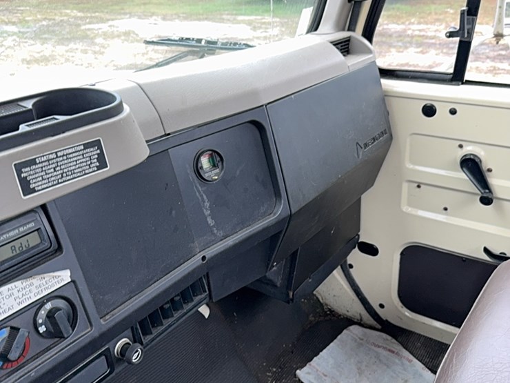 2001-international-4700-image-15