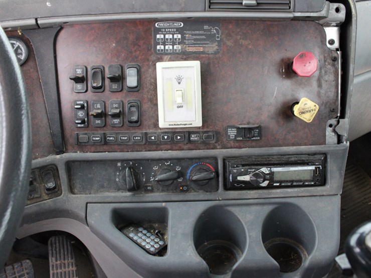 #2063-•-#2063--2006-freightliner-century-classic-s/t-semi-image-40