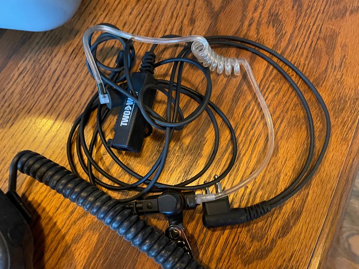 #1045-•-(2)-motorola-2-way-radios-image-2