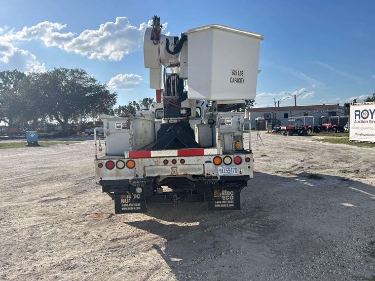 2013-freightliner-m2-106-altec-aa755-55ft-bucket-truck-image-36