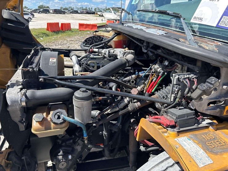 2007-freightliner-b2-image-7