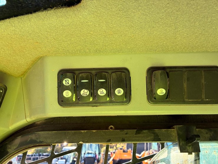 caterpillar-259d-image-25