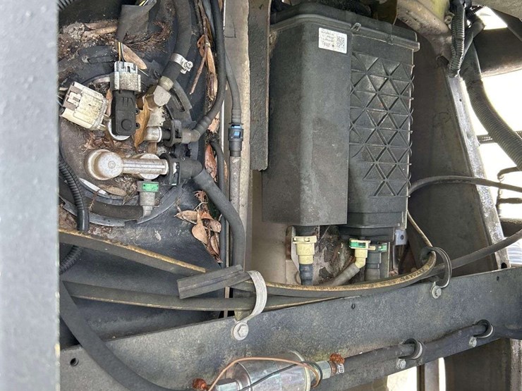 2017-chevrolet-silverado-image-33