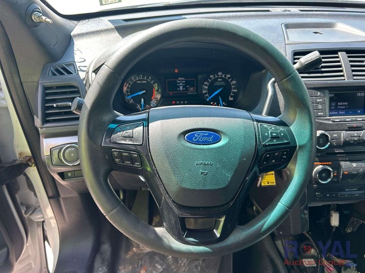 2017-ford-explorer-image-12