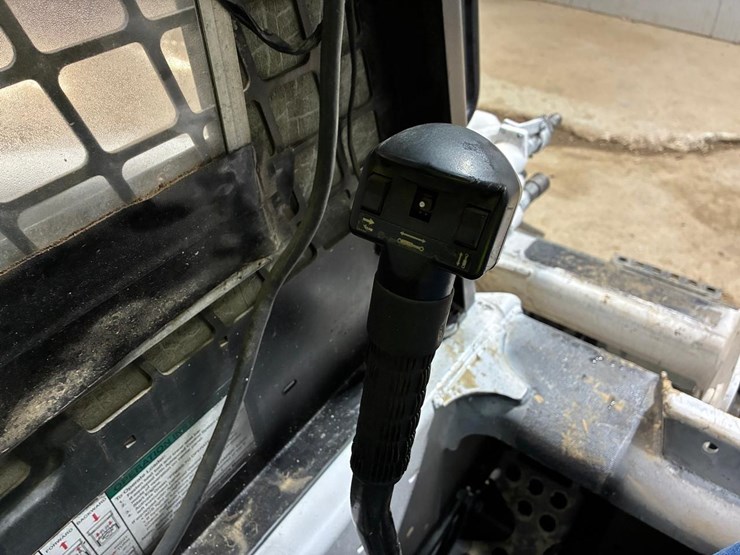 bobcat-t140-image-22