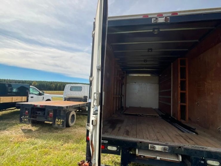 2014-ford-e350-image-24