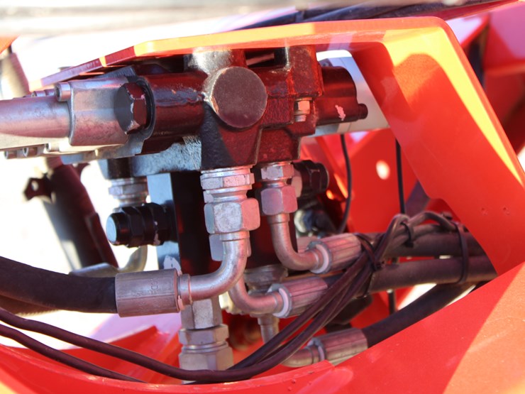 #2097-•-#2097--kuhn-rw1610-single-bale-wrapper-with-twin-wrapper,-monitor,-great-shape-with-low-use!-image-39