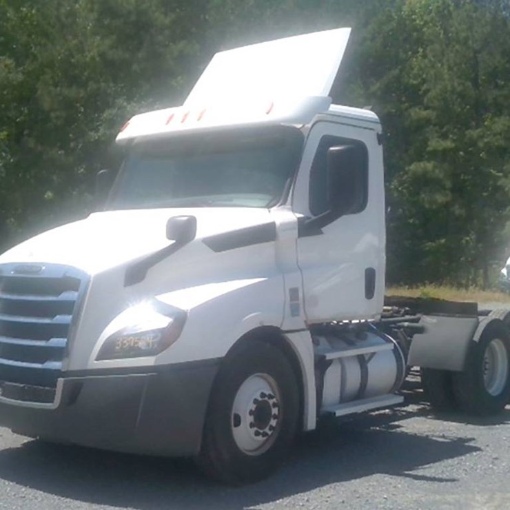 2020 FREIGHTLINER CASCADIA 126