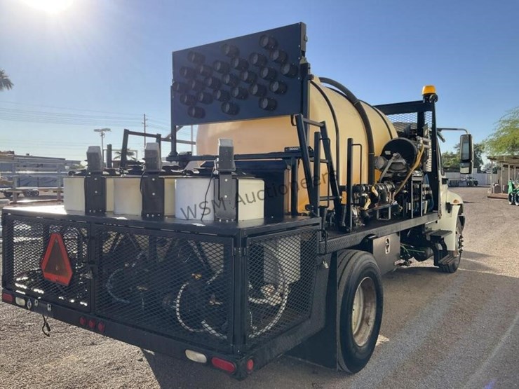 2014-international-4300lp-spray-truck-image-5