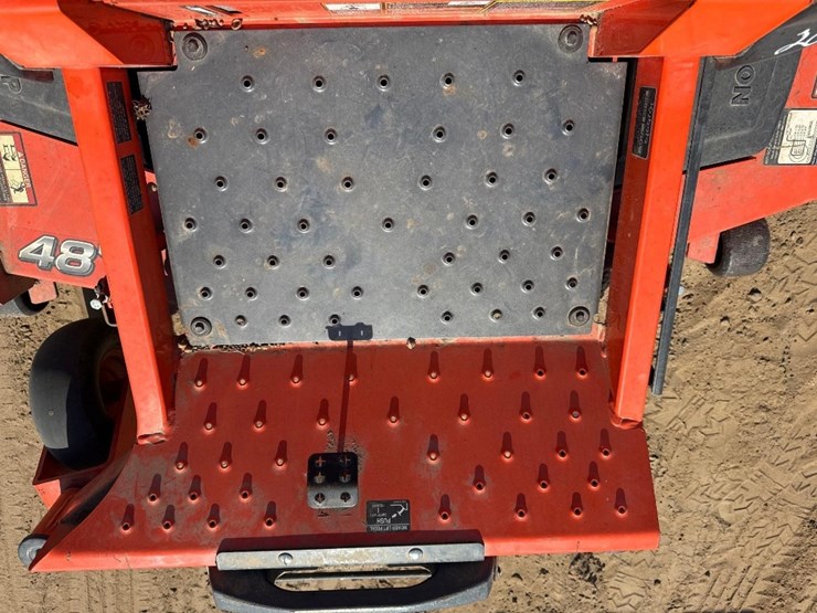 kubota-zg1235-zero-turn-mower-image-11