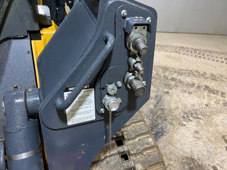 2023-deere-333g-image-11