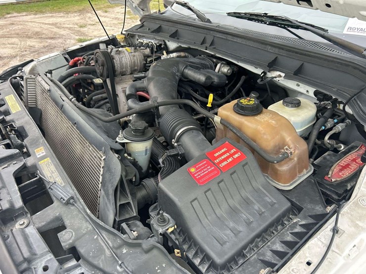 2013-ford-f550-image-8