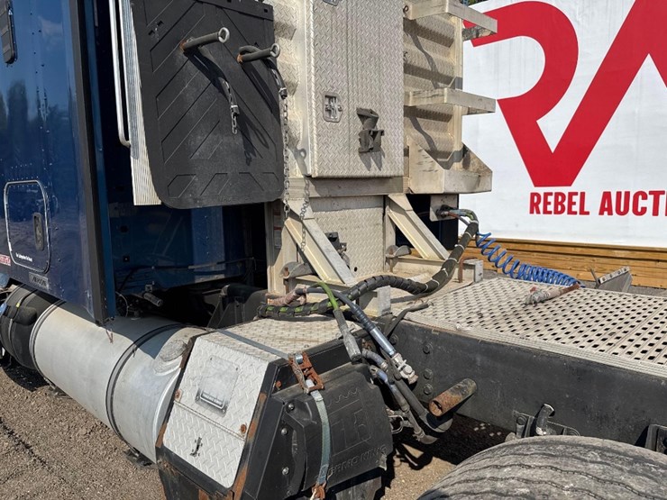 2012-kenworth-t660-image-17