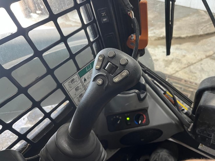 2023-bobcat-s650-image-31