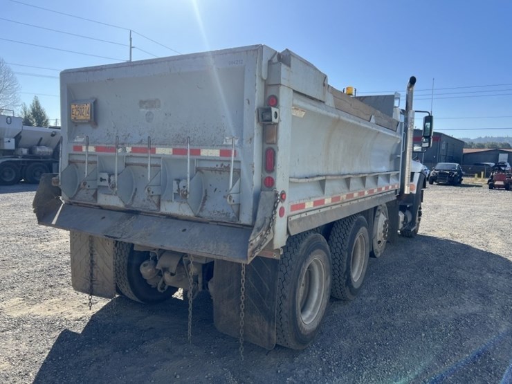 2009-international-7600-image-4