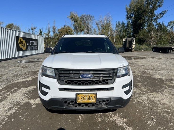 2016-ford-explorer-image-8