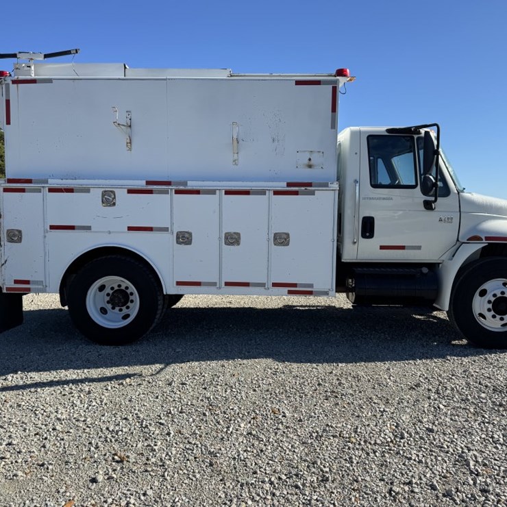 2004 INTERNATIONAL DURASTAR 4200