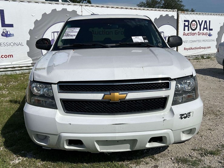 2014-chevrolet-tahoe-image-24