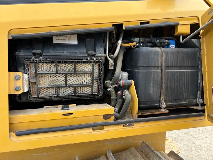 2021-caterpillar-d4-image-19