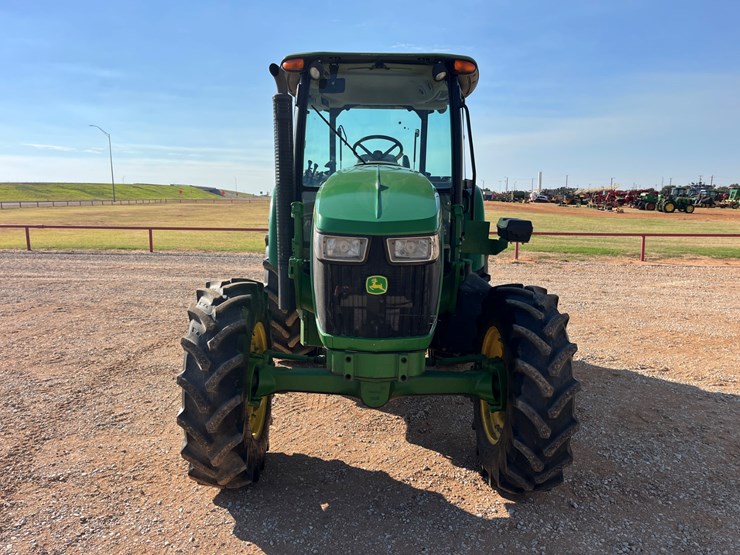2017-john-deere-5100e-image-2