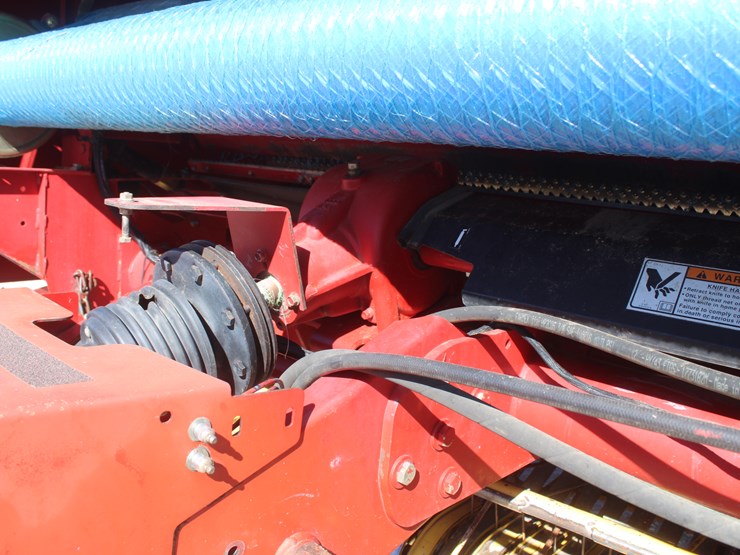 new-holland-br780-image-7