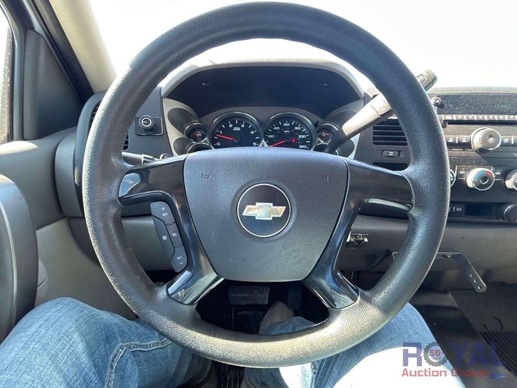 2013-chevrolet-silverado-3500-image-12