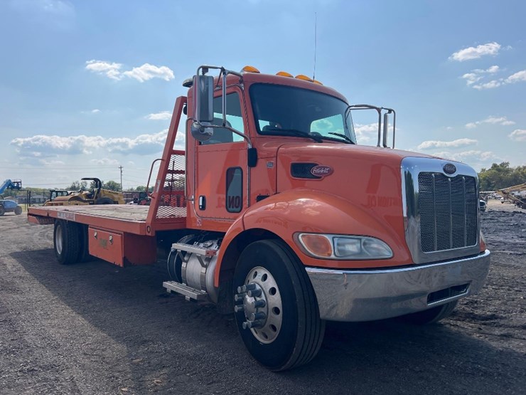 2016-peterbilt-pb337-flatbed-truck-image-6