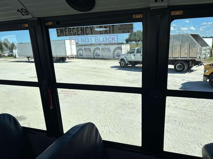 2009-freightliner-b2-image-23