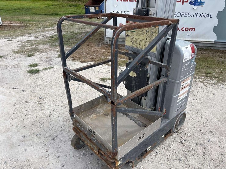 2016-jlg-20mvl-19ft-aerial-platform-lift-image-6