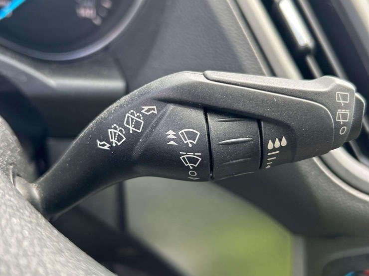 2018-ford-escape-se-image-16