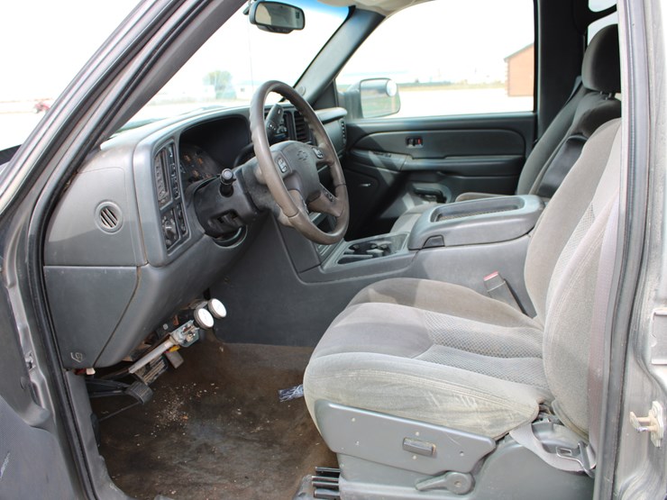 2006-chevrolet-3500-image-25