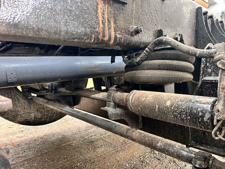 2008-peterbilt-388-image-21