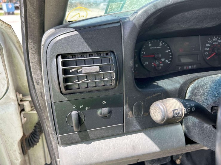 2006-ford-f550-image-15