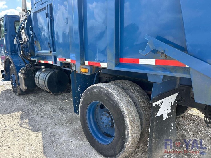 2005-autocar-wxr-heil-rear-loader-garbage-truck-image-15