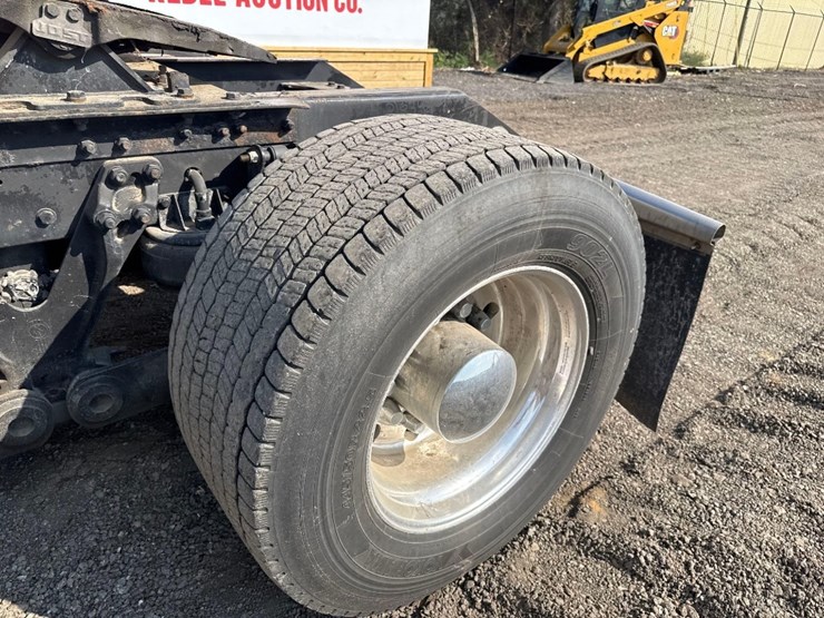 2012-kenworth-t660-image-9