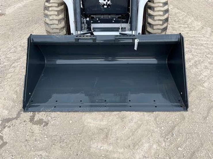 bobcat-68"-standard-duty-skid-steer-bucket-image-2