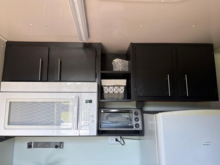 2001-wells-cargo-8'-x-32'-toy-hauler-dbl-axle-trl-image-20