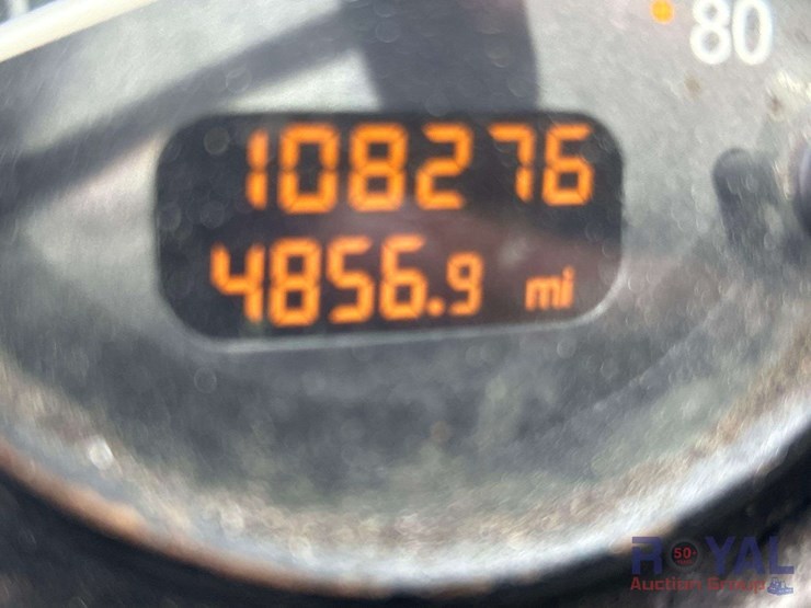 2015-peterbilt-320-image-6