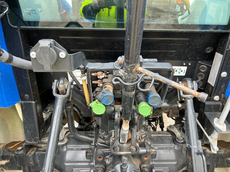 2017-new-holland-t4.75-image-16